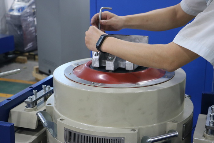 Sine And Random Large Displacement Triaxial Electrodynamic Vibration ...